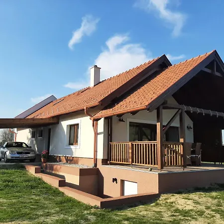 Nyaraló Kata Borhaz Vendeghaz Kapolcs